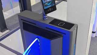 Um olhar mais atento: Porta de barreira anti-clip infravermelha automática de liga de alumínio LA2218